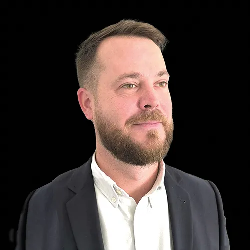 Portrait de Aymeric Nijdam directeur de copropriété chez CONSORIA à Versailles