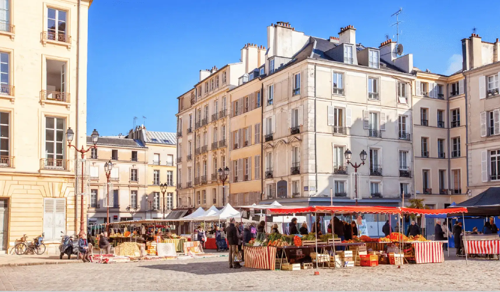Photo du marché de Versailles situé à quelques mètres de l'agence CONSORIA syndic de copropriété à Versailles