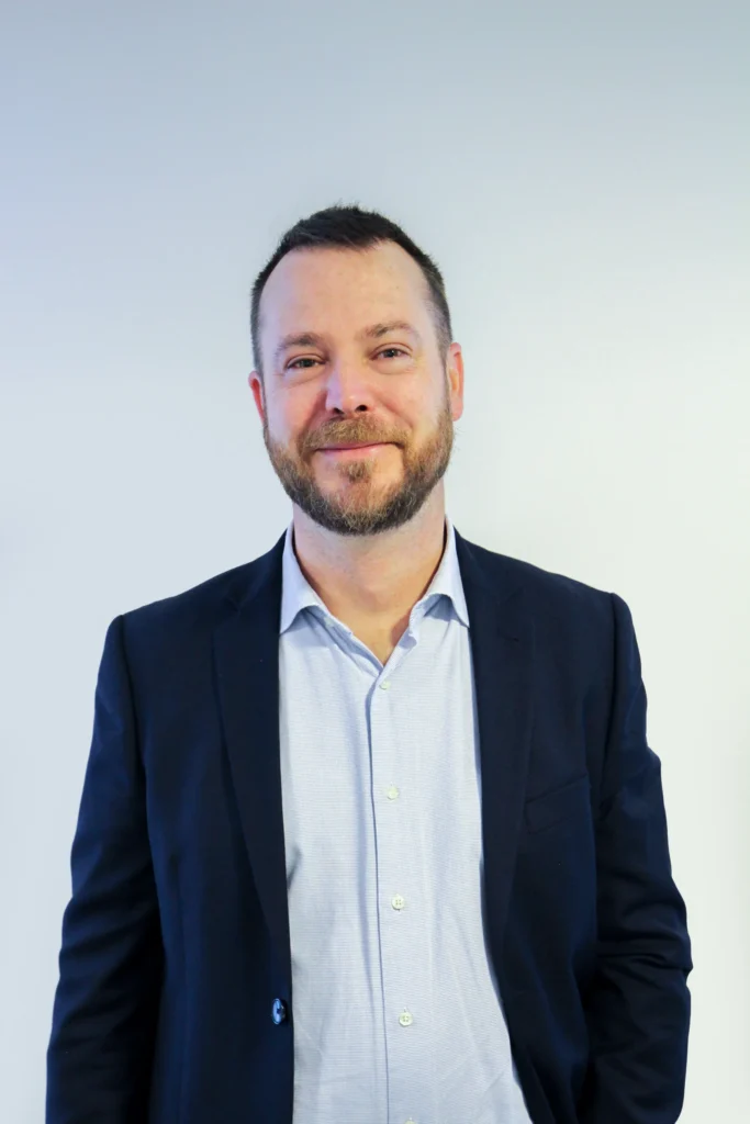Photo portrait d'Aymeric Nijdam co-fondateur et directeur de copropriété chez CONSORIA syndic de copropriété à Versailles Viroflay Le Chesnay Rocquencourt