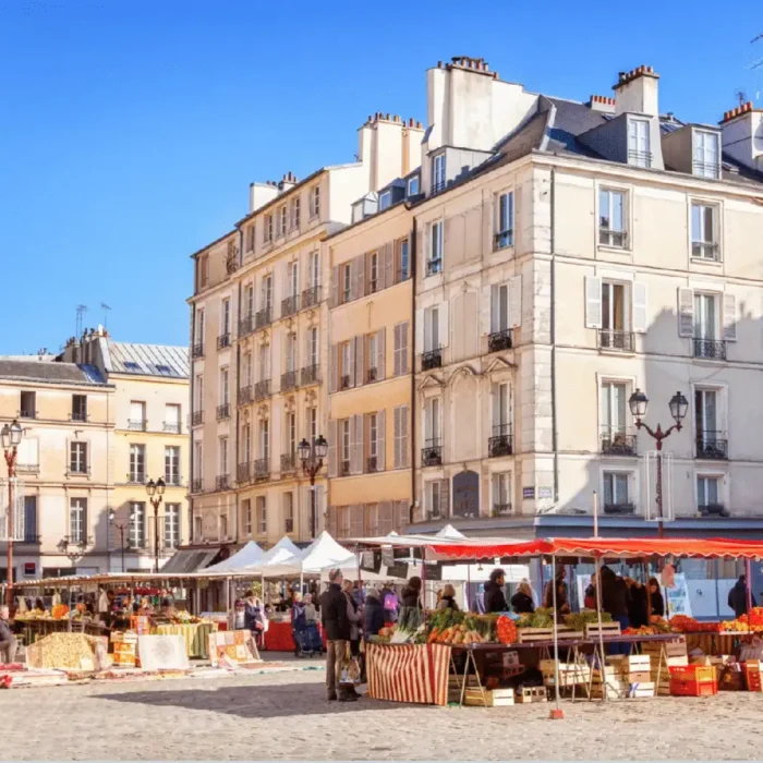 Photo du marché de Versailles situé à quelques mètres de l'agence CONSORIA syndic de copropriété à Versailles